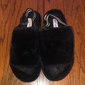 Steve Madden Fuzz slipper